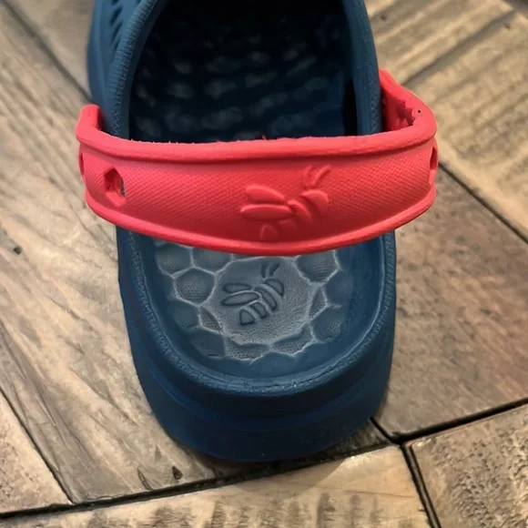 Joy Bee 🐝 Toddler Crocs size 10/11 - Picture 4 of 10
